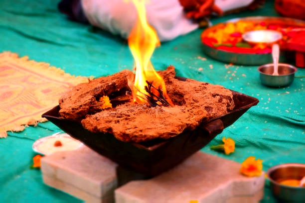 Saptaashwah dhoop tikki with natural wood powders